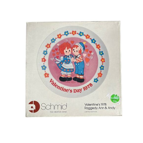 Vintage Raggedy Ann & Andy Valentines 1978 SCHMID Porcelain Collector's Plate! - Picture 3 of 7